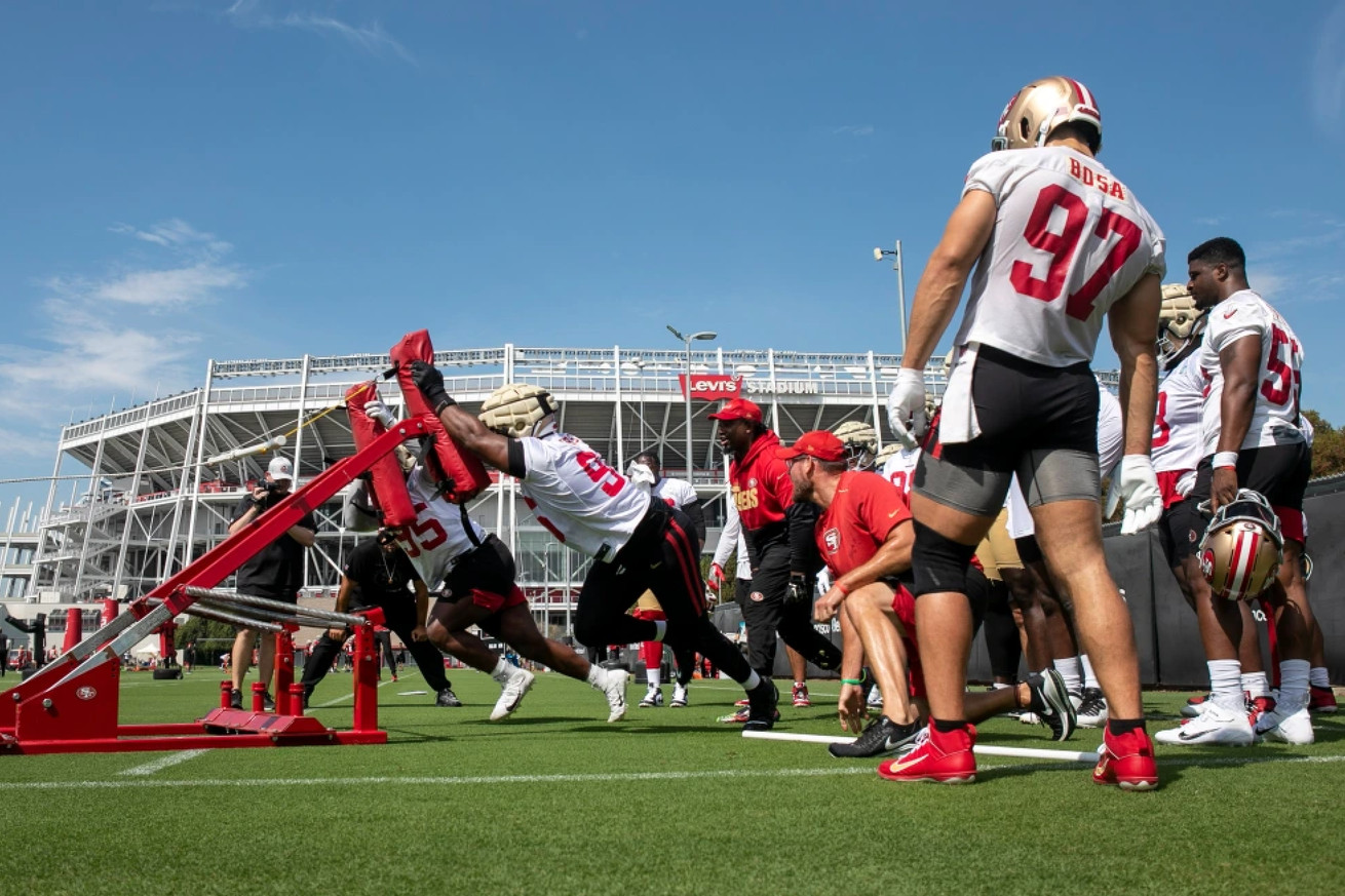 49ers WR Deebo Samuel hangs up on radio host after questions about